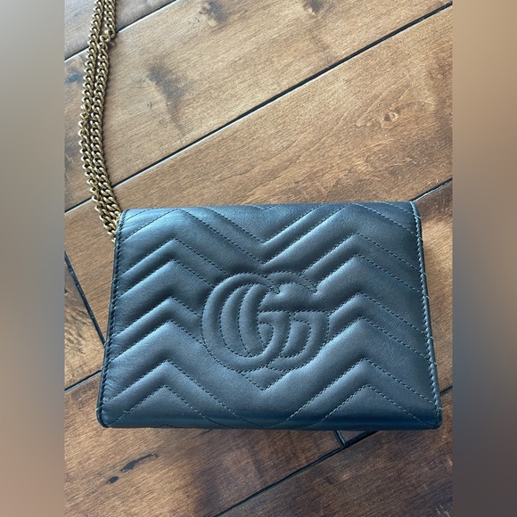 Authentic Gucci Marmont GG Chevron Quilted Leather Black Bag - Picture 2 of 16